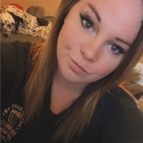 Meet your Posher, Danielle - Picture 1 of 3